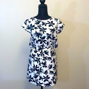 Banana Republic Dress Short Sleeve Geometric Floral Blue and White Size Small